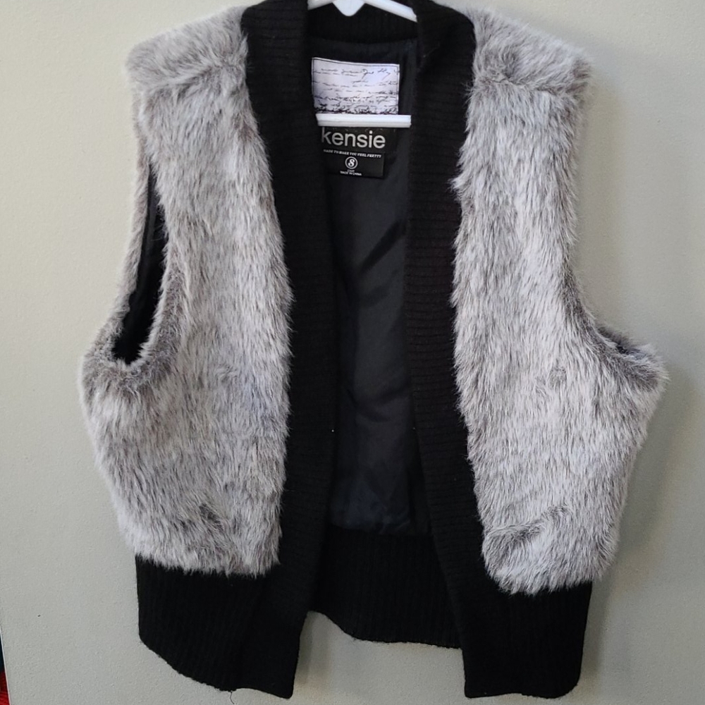 NWOT Kensie Faux Fur Vest